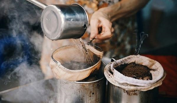 Racquet coffee culture - memories of the old Saigon people